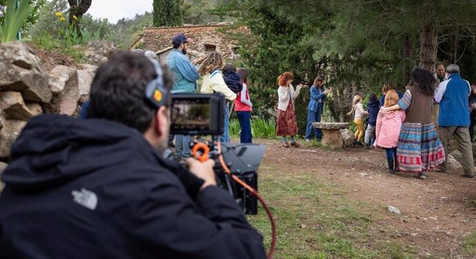 Bejís revive con el rodaje de 'En l'eixam', el thriller rural de Óscar Bernàcer 1 Bejís revive con el rodaje de ‘En l’eixam’, el thriller rural de Óscar Bernàcer