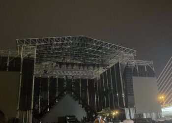 Myke Towers suspende su concierto en Valencia por la lluvia: miles de fans se quedan sin actuación en la Ciudad de las Artes