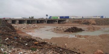 La CHJ niega vertidos en parcelas del Poyo y defiende su gestión de vehículos conforme a la normativa