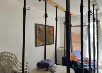 Denuncian actos vandálicos en los apartamentos que quedaron en pie tras el derrumbe en Peñíscola