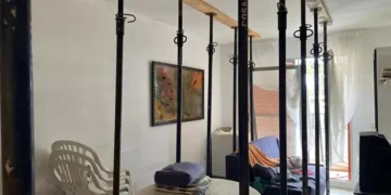 Denuncian actos vandálicos en los apartamentos que quedaron en pie tras el derrumbe en Peñíscola