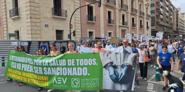 Veterinarios valencianos toman la calle contra un decreto que “ahoga” su profesión