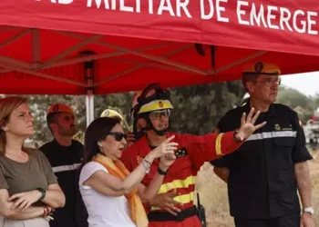 Robles rinde homenaje a los «héroes» de la UME que salvaron vidas durante la dana: «Nunca España se lo podrá agradecer lo suficiente»