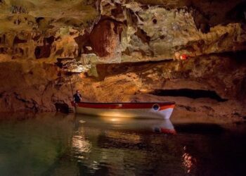 Detenido un joven por fracturar una estalactita en les Coves de Sant Josep de La Vall d’Uixó