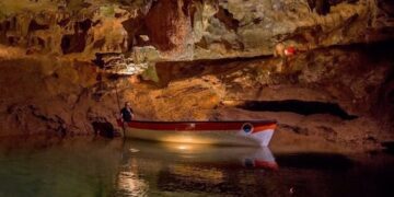 Detenido un joven por fracturar una estalactita en les Coves de Sant Josep de La Vall d’Uixó