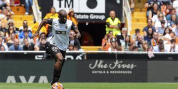 Dimitri Foulquier renueva con el Valencia CF hasta 2027