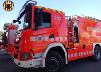 Rescatado un hombre tras caer con su coche a un barranco en la CV-35, en Domeño (Valencia)