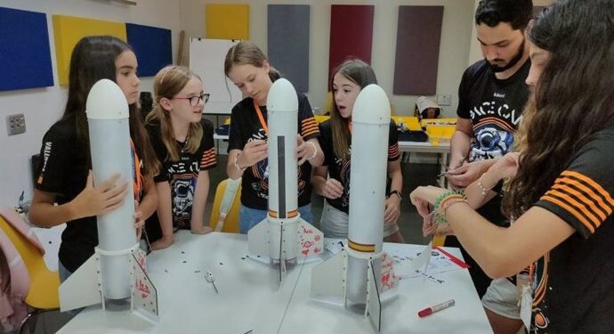 Vuelve Space Camp 2025: el campamento de astronautas para jóvenes en Las Naves de Valencia 1 Vuelve Space Camp 2025: el campamento de astronautas para jóvenes en Las Naves de Valencia