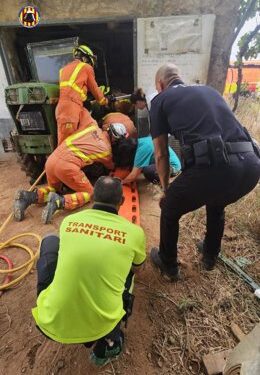 Herido un hombre de 69 años tras quedar atrapado entre un tractor y una caseta de herramientas en Bétera 1 Herido un hombre de 69 años tras quedar atrapado entre un tractor y una caseta de herramientas en Bétera