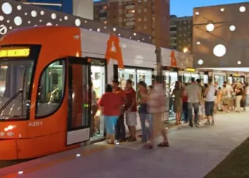El TRAM d’Alacant funcionará 120 horas seguidas durante las Fogueres 2025