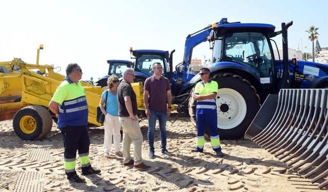 La Diputación refuerza la limpieza de playas en Valencia con nueva maquinaria ante los restos de la DANA 1 La Diputación refuerza la limpieza de playas en Valencia con nueva maquinaria ante los restos de la DANA