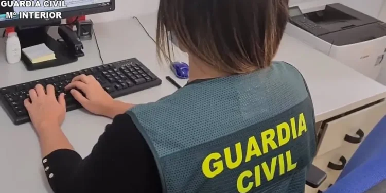 Estafa romántica a una anciana de 86 años destapa una red criminal internacional con 14 detenidos