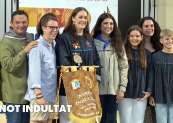 El ninot de la hoguera Sèneca-Autobusos, indultado en las Hogueras de Alicante 2025