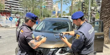 La Policía Nacional interviene dos drones en Alicante por volar sin permiso durante las Hogueras y en un centro comercial