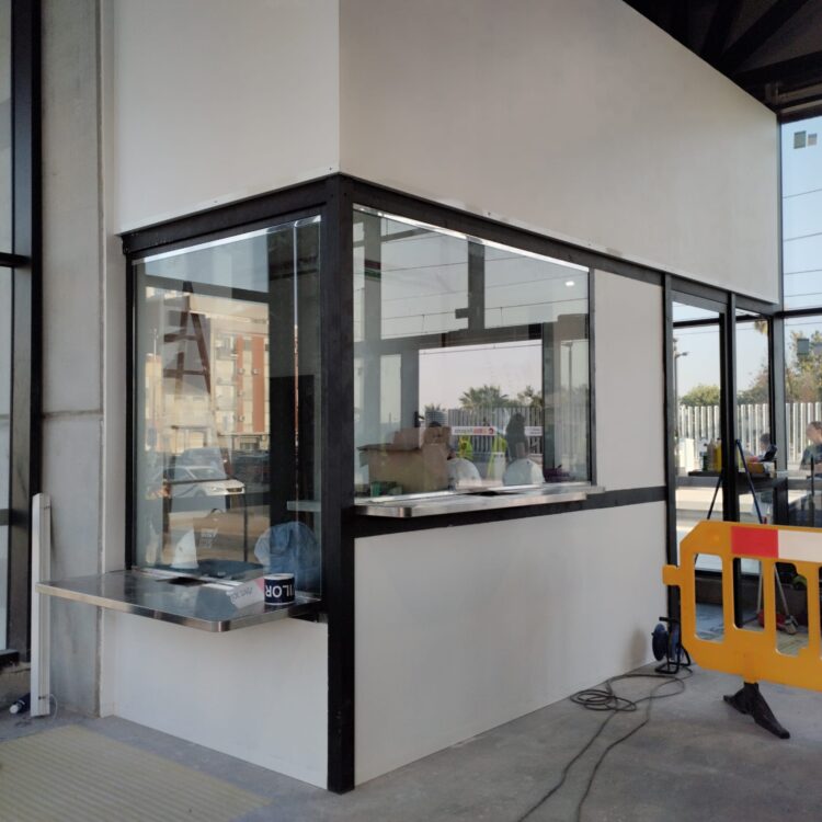 Día histórico, así ha reabierto el Metro en las estaciones afectadas por la DANA