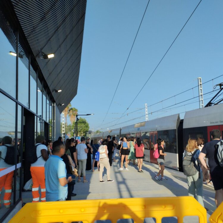 Día histórico, así ha reabierto el Metro en las estaciones afectadas por la DANA