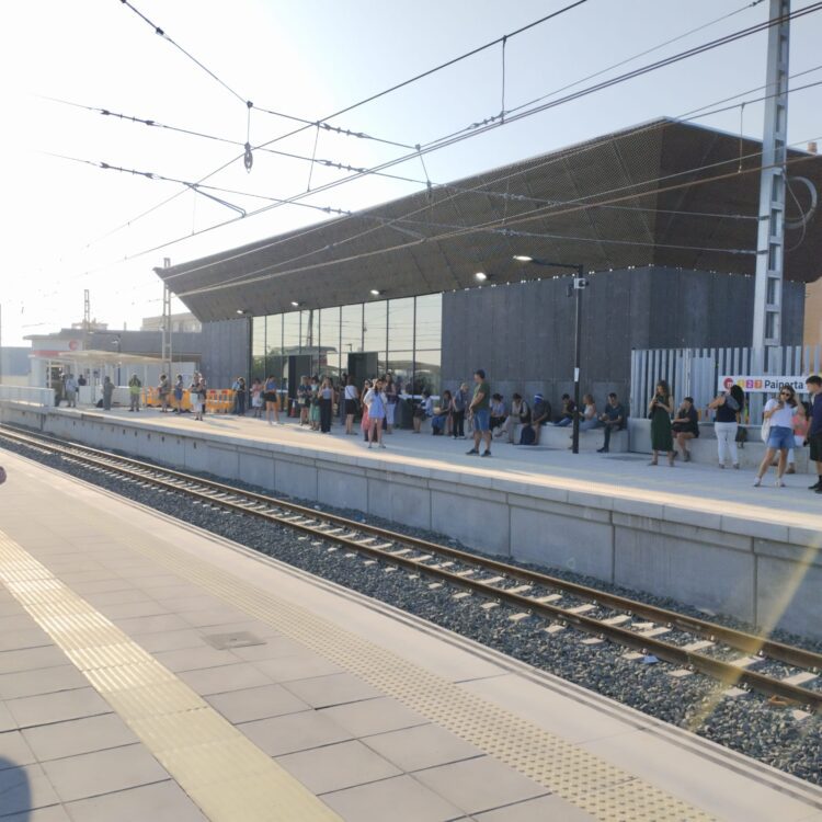 Día histórico, así ha reabierto el Metro en las estaciones afectadas por la DANA