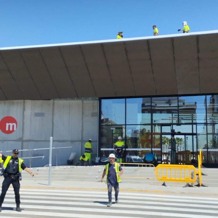 Día histórico, así ha reabierto el Metro en las estaciones afectadas por la DANA