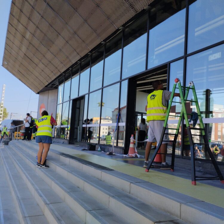 Día histórico, así ha reabierto el Metro en las estaciones afectadas por la DANA