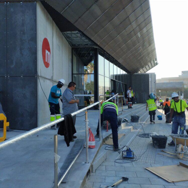 Día histórico, así ha reabierto el Metro en las estaciones afectadas por la DANA