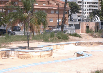 Ocho meses después de la DANA, las piscinas de Paiporta y Aldaya siguen cerradas: abandono y frustración ciudadana
