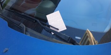 Estafa con códigos QR en Alicante: alertan sobre falsas multas a coches cerca del Mercado Central