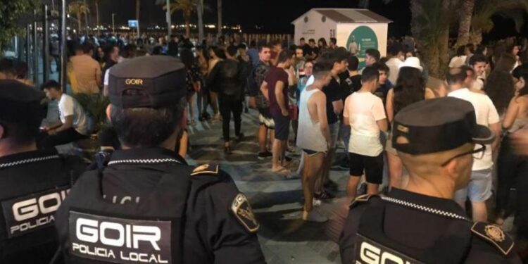 Una media diaria de 354 agentes de Policía Local y 45 voluntarios de Protección Civil velarán por la seguridad en Hogueras