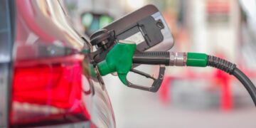 El diésel rompe la barrera de los 2 € en el 6% de las grandes gasolineras