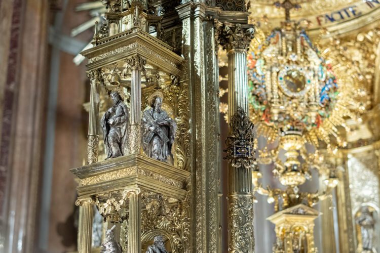 La Custodia del Corpus de la Catedral de Valencia luce renovada tras su restauración y limpieza