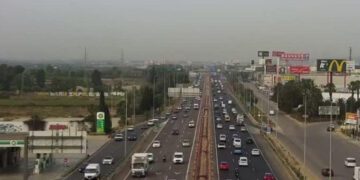 Crónicas del asfalto: la odisea matinal de los conductores valencianos rumbo a lo desconocido (o al trabajo)