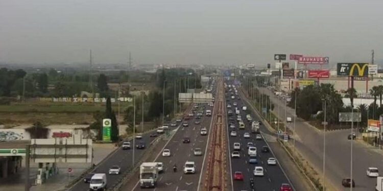 Crónicas del asfalto: la odisea matinal de los conductores valencianos rumbo a lo desconocido (o al trabajo) 1 Crónicas del asfalto: la odisea matinal de los conductores valencianos rumbo a lo desconocido (o al trabajo)