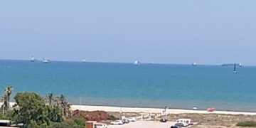 Segundo día consecutivo de vertidos de aguas de l'Albufera a las playas del Saler