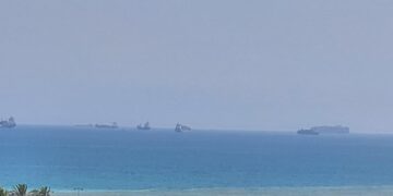 Los vecinos de la Devesa del Saler sufrieron ayer otro nuevo vertido de l'Albufera