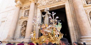 Las Fiestas de la Mare de Deú del Remei de Llíria celebran los 75 años de los "nanos i jagants del Remei" de Regino Mas