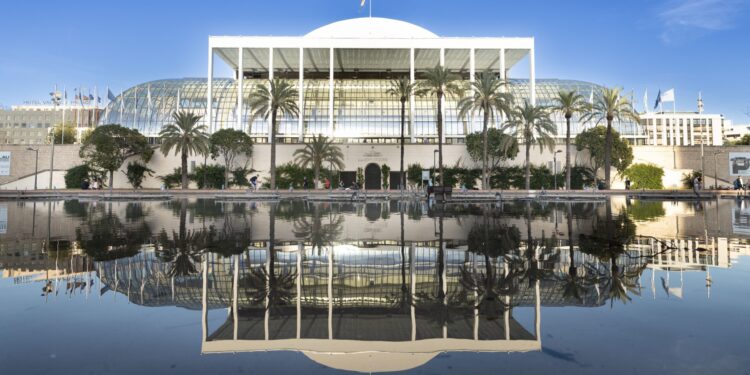 El Palau de la Música convoca a profesionales del diseño para realizar la imagen de la 40ª Mostra de Valéncia-Cinema del Mediterrani 1 El Palau de la Música acoge este viernes la entrega de los galardones de la Sociedad Internacional de Musicología