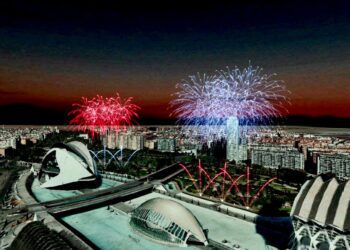 Un espectáculo de drones y dos mascletaes en Valencia para celebrar el 9 d'Octubre