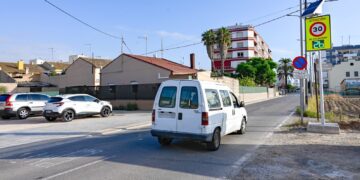 Movilidad instala un nuevo radar de velocidad informativo en la entrada a El Forn d’Alcedo