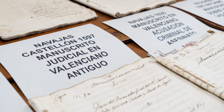 La Policía de la Generalitat recupera 30 manuscritos de los siglos XVI y XVII