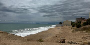 Consellería reutilizará la arena dragada de la desembocadura del Xuquer para regenerar playas de Tavernes y Sur de Cullera