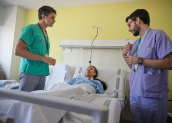 El Hospital La Fe opera el corazón de una paciente a través de cuatro incisiones mínimas en cuello y pecho 1 El Hospital La Fe opera el corazón de una paciente a través de cuatro incisiones mínimas en cuello y pecho