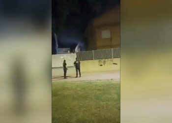 El vecindario de Museros denuncia inseguridad e insalubridad por la ocupación de catorce adosados desde 2023