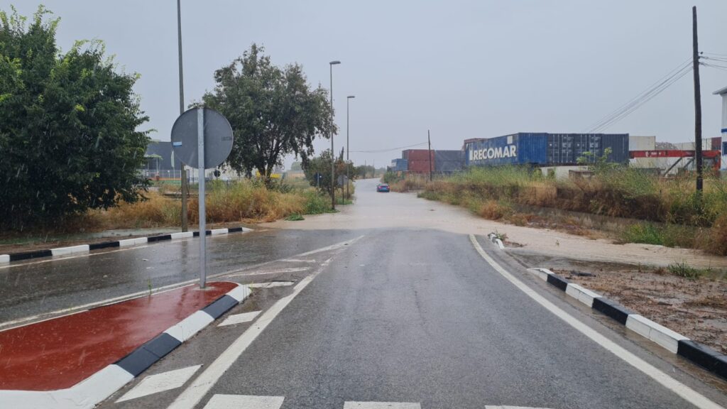 Un rayo impacta en pleno casco urbano de Náquera 3 523942852 1207732661372967 5326640134093646775 n