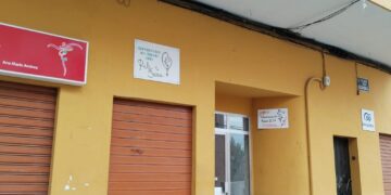 Un rayo impacta en pleno casco urbano de Náquera