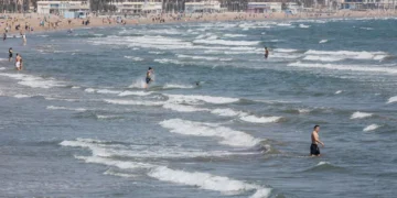 Fallecen dos bañistas de edad avanzada en las playas de Gandia y Dénia