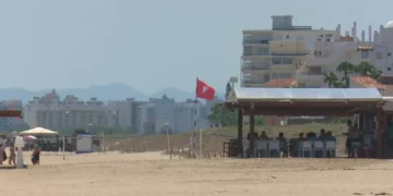 Cerradas varias playas de la Comunitat Valenciana por contaminación del agua: Daimús, Xeraco, Tavernes y Orihuela, en alerta
