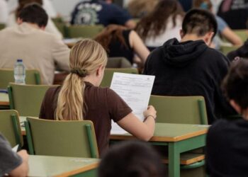 Lo Rat Penat denuncia la discriminació als estudiants valencians en la selectivitat per culpa d'una normativa artificial i catalanisant