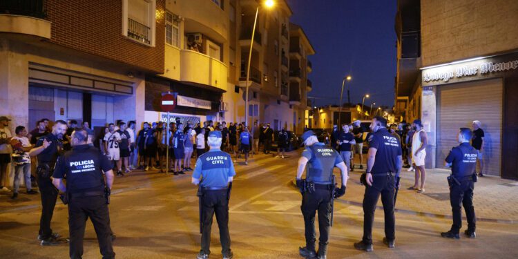 Nueva noche de violencia en Torre Pacheco: cinco heridos y un detenido en un clima de tensión por la paliza a un anciano 1 Nueva noche de violencia en Torre Pacheco: cinco heridos y un detenido en un clima de tensión por la paliza a un anciano