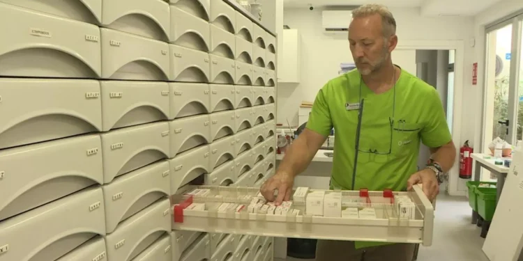 Las farmacias de la Comunitat Valenciana cerrarán un día en julio por el impago del suministro de mayo