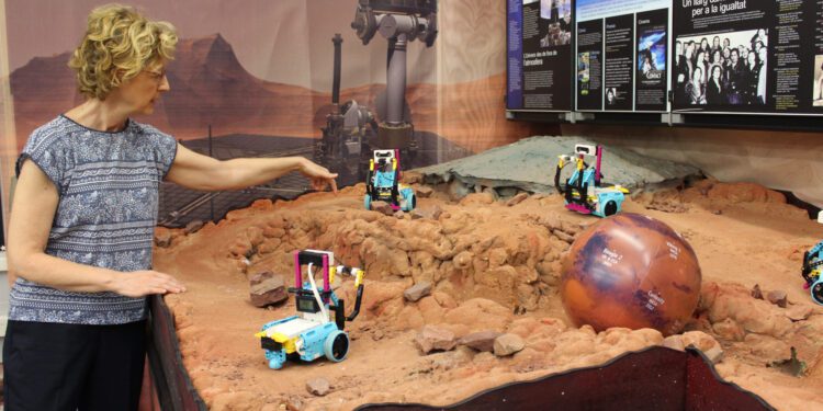 Una investigación de la Universitat de Valéncia consigue hacer accesibles impactantes fenómenos astronómicos a personas con discapacidad visual