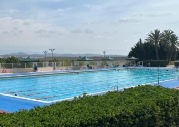 La piscina municipal de Chiva reabre tras la DANA